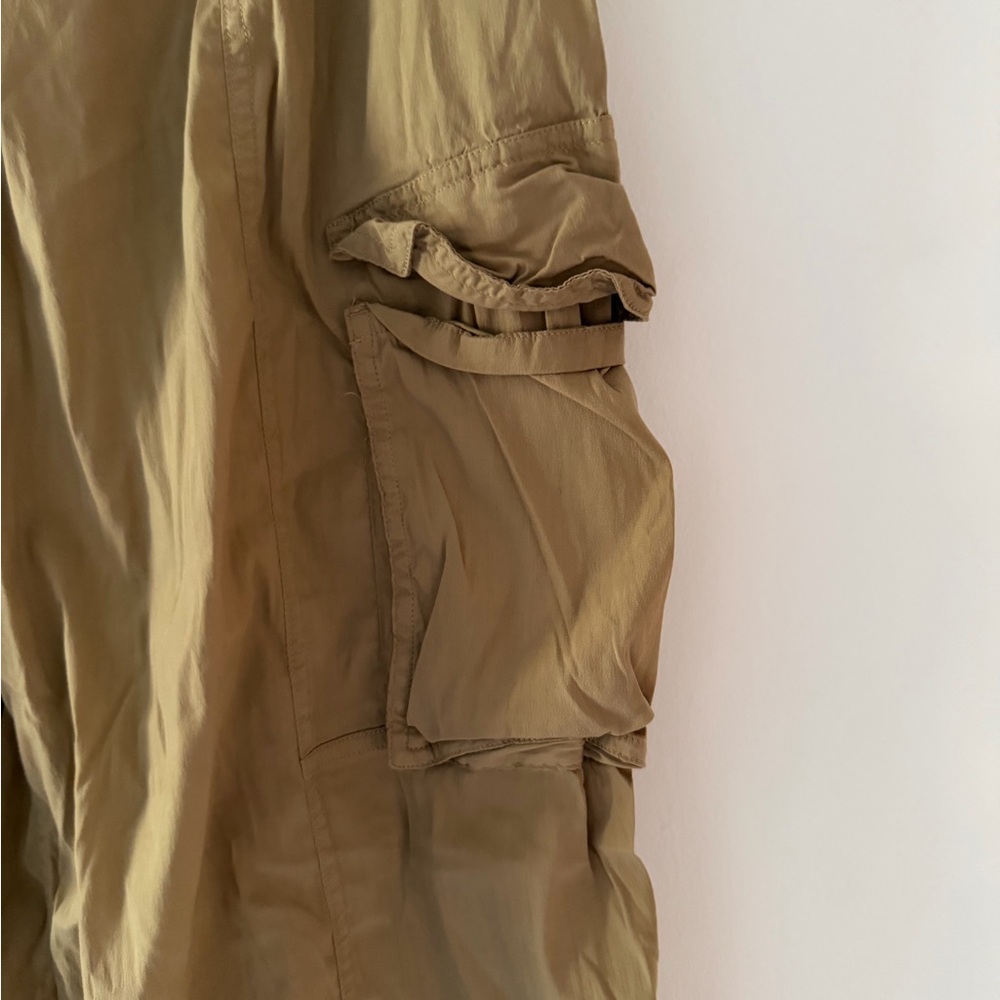 Lululemon Lightweight Adjustable Mid-Rise Cargo Pant in Filbert Tan Size Large - Picture 5 of 16